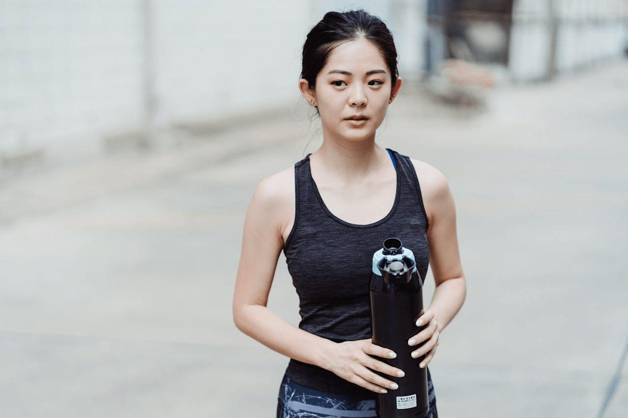 découvrez notre porte gourde running 2026, conçu pour un confort optimal et une hydratation facile lors de vos courses. léger, pratique et ajustable, il est l'accessoire parfait pour les coureurs exigeants.