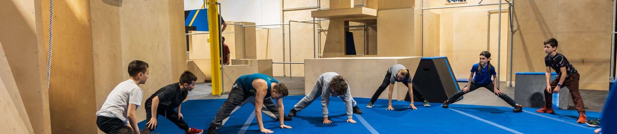 découvrez les avantages de l'école de parkour pour tous les âges : amélioration de la condition physique, confiance en soi et esprit d'équipe dans un environnement sécurisé.