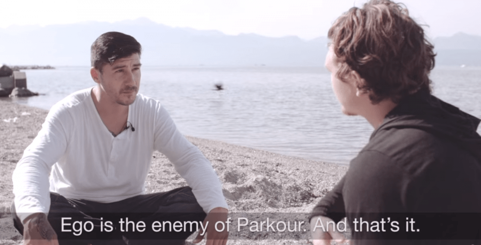 découvrez comment david belle, pionnier du parkour, a révolutionné le cinéma grâce à ses acrobaties impressionnantes et son style unique.