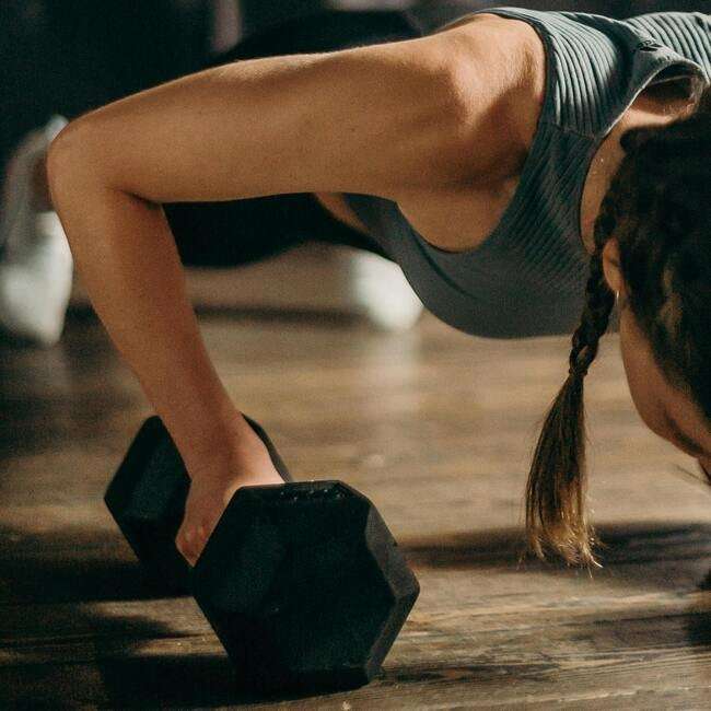 découvrez des conseils efficaces pour la musculation femme débutant et atteignez des progrès rapides grâce à nos programmes adaptés et motivants.