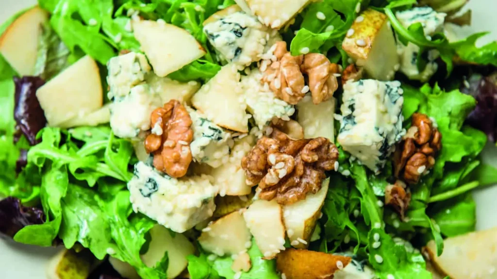découvrez nos salades gourmandes, fraîches et savoureuses, préparées avec des ingrédients de qualité pour un repas sain et délicieux.