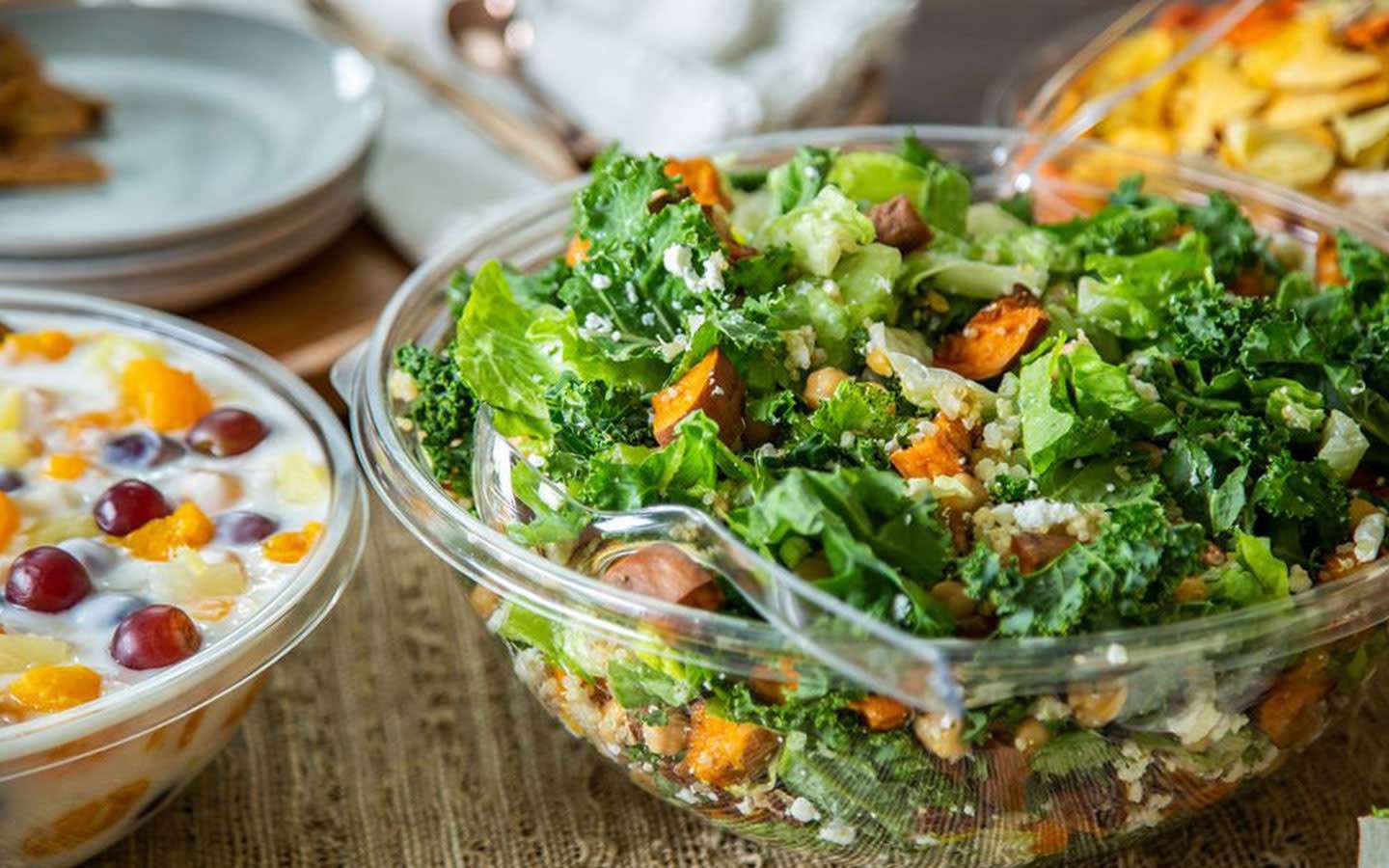 découvrez nos salades gourmandes, composées d'ingrédients frais et savoureux pour une expérience culinaire saine et délicieuse.