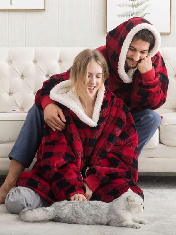 découvrez notre sweatplaid doux et confortable, l'alliance parfaite entre sweat et plaid pour vous envelopper de chaleur avec style.