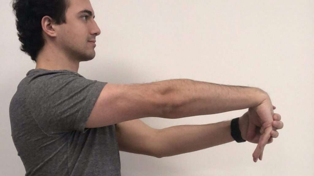 étirez et renforcez vos avant-bras avec des exercices simples de stretching. améliorez votre souplesse et réduisez les tensions musculaires grâce à nos conseils pratiques.