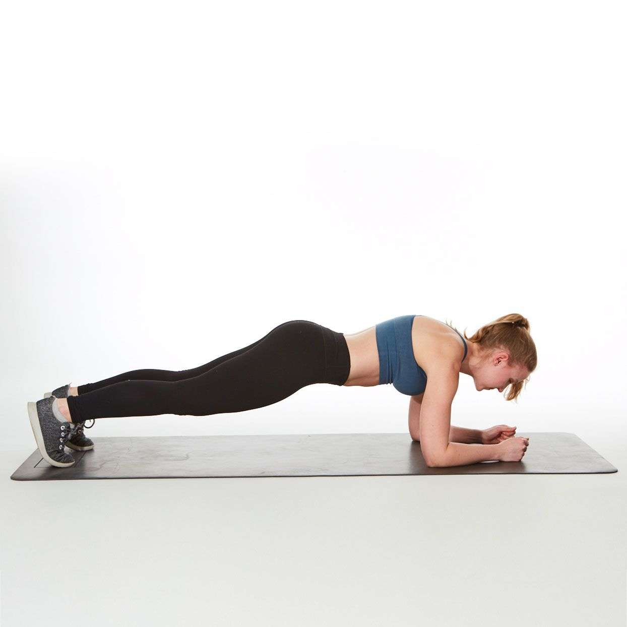 découvrez comment réaliser la planche, un exercice de gainage efficace pour renforcer votre sangle abdominale et améliorer votre posture.